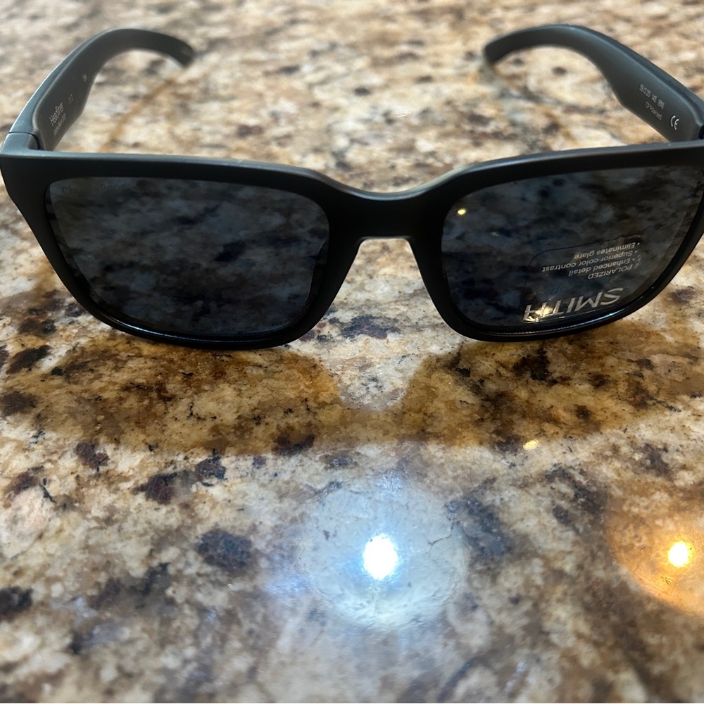 SMITH Black Sporty Sunglasses with Matte Finish with Chromapop lens